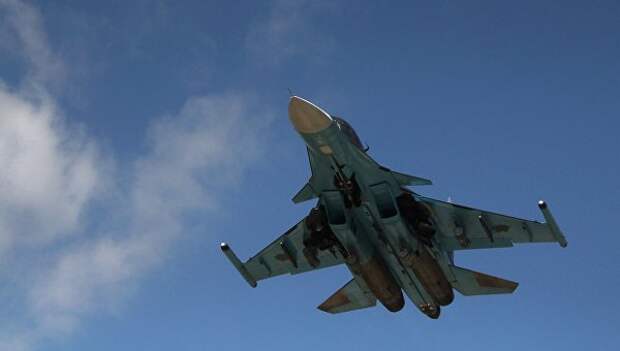 Российский истребитель-бомбардировщик Су-34 взлетает из аэропорта Латакии в Сирии. Архивное фото