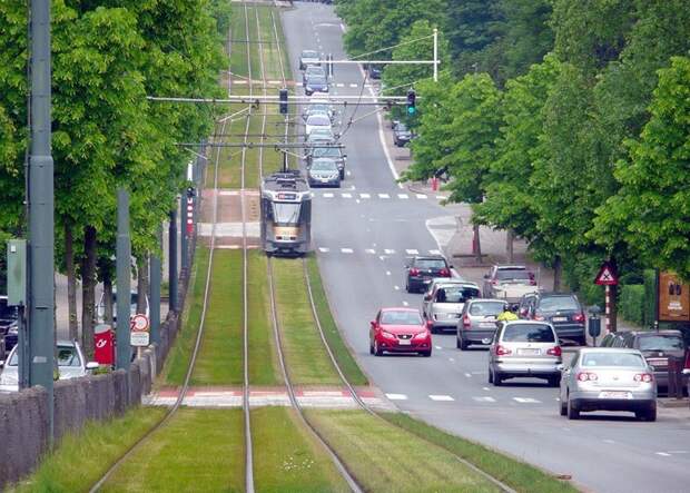 Зеленые трамвайные пути в Европе европа, трамвайные пути, улицы