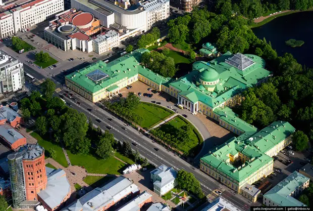 Таврический дворец — штаб-квартира Межпарламентской ассамблеи государств — участников СНГ. 