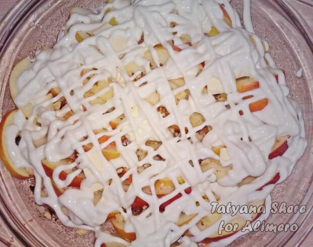 Запеченные яблоки с орехами