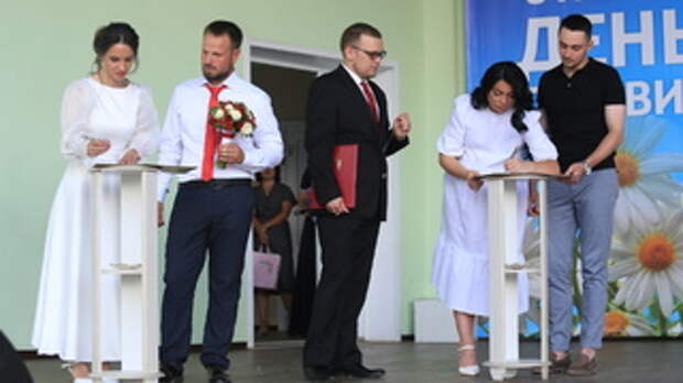 Регистрация брака в парке 