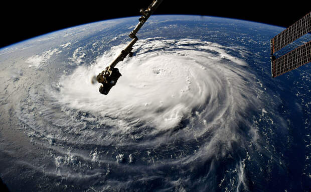 Как выглядит ураган Флоренс из космоса