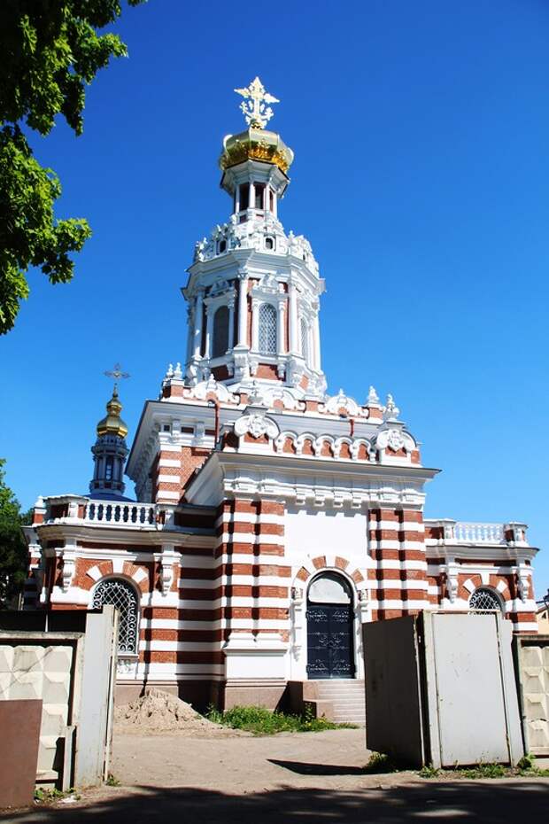 Храмы смоленского кладбища санкт. Воскресенская Церковь СПБ Смоленское кладбище. Храм у Смоленского кладбища Воскресения Христова. Храм Воскресения Христова на Смоленском кладбище в Санкт-Петербурге. Воскресенская Церковь на Смоленском кладбище.