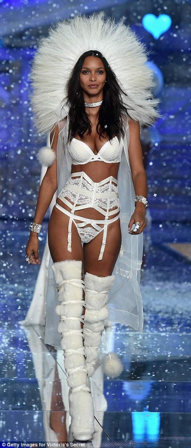 Victoria's Secret Fashion Show 2015 (45 фото)