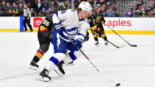 Передача Сергачёва помогла «Тампе» обыграть «Вегас» в матче НХЛ