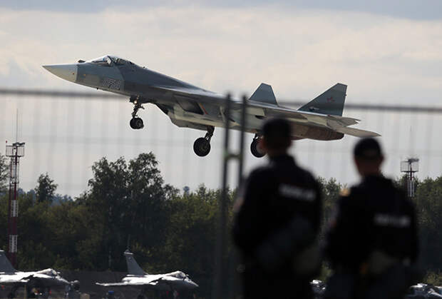 Истребитель ПАК ФА (Т-50) в подмосковном Жуковском