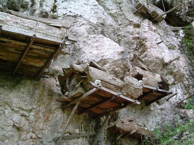 tana-toraja-burials-11[2]