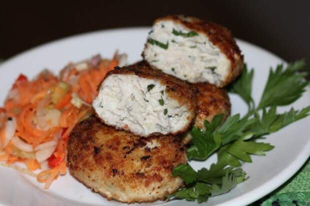 Куриные котлеты с хреном и яблоками