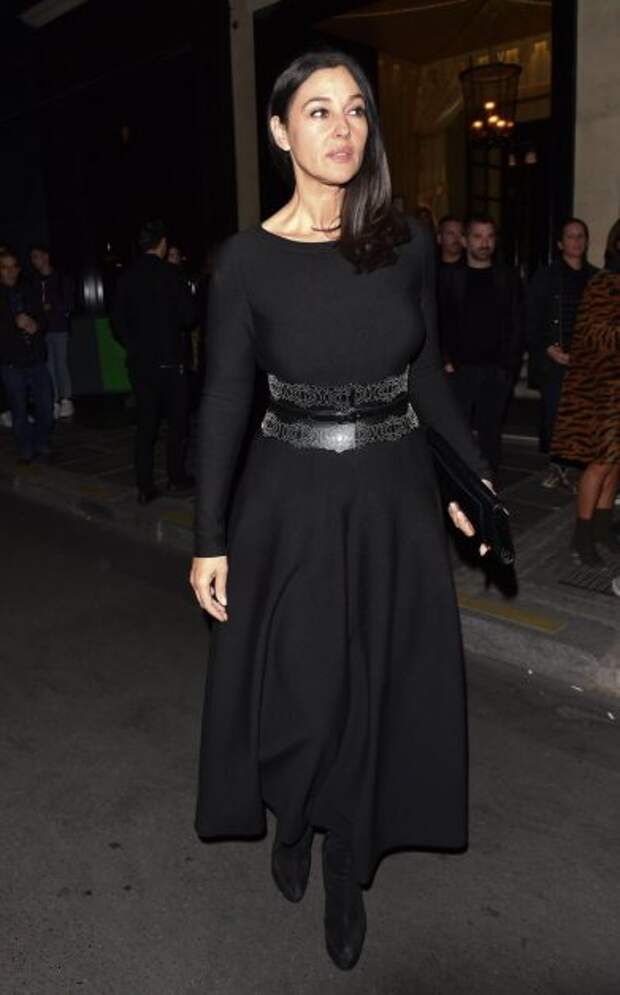 25 самых красивых чёрных платьев из обширной коллекции Моники Беллуччи