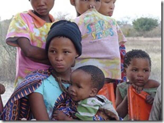 800px-Namibian_Bushmen_Girls