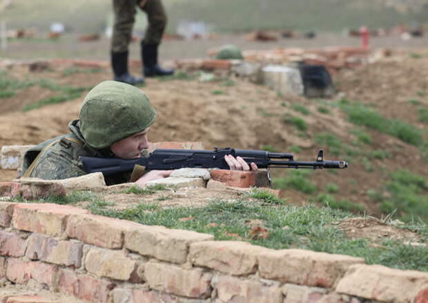 Руководитель стрельб. Военные Дагестана.