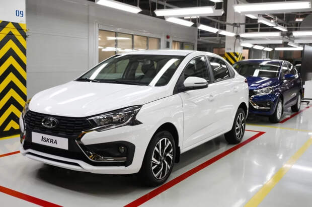 Алиханов допустил введение требования об установке российских ОС в авто