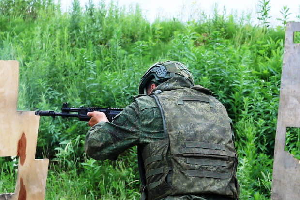 Военнослужащие ВВО в Приморском крае совершенствуют навыки скоростной стрельбы