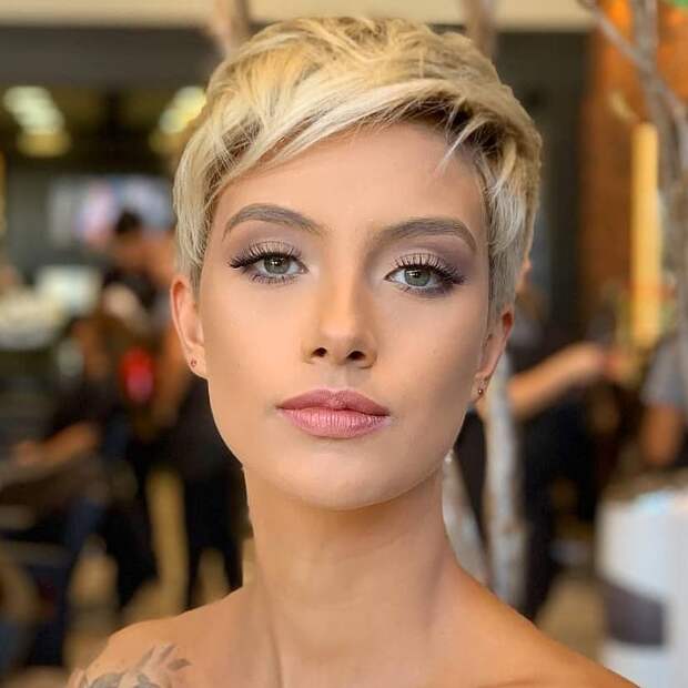 Стрижки с короткой челкой 2020 фото 3