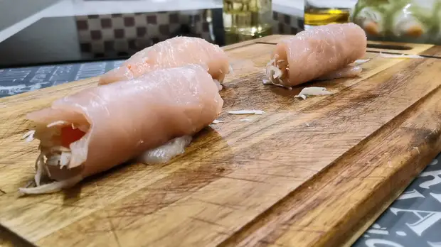 Завернула и запекла под соусом. Как я готовлю сочную куриную грудку с начинкой в духовке