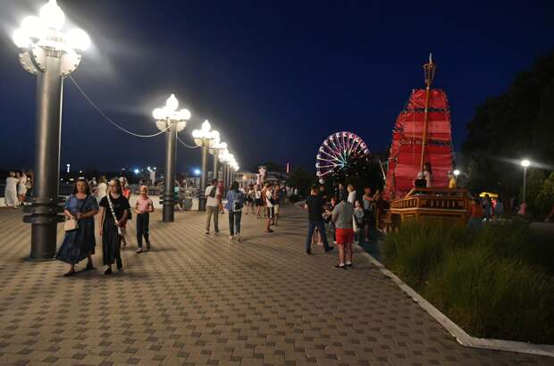 Замглавы российского курорта запретили выходить из дома ночью