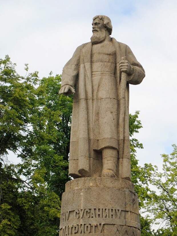 Русский национальный герой прославившийся спасением романова. Памятник Сусанину.