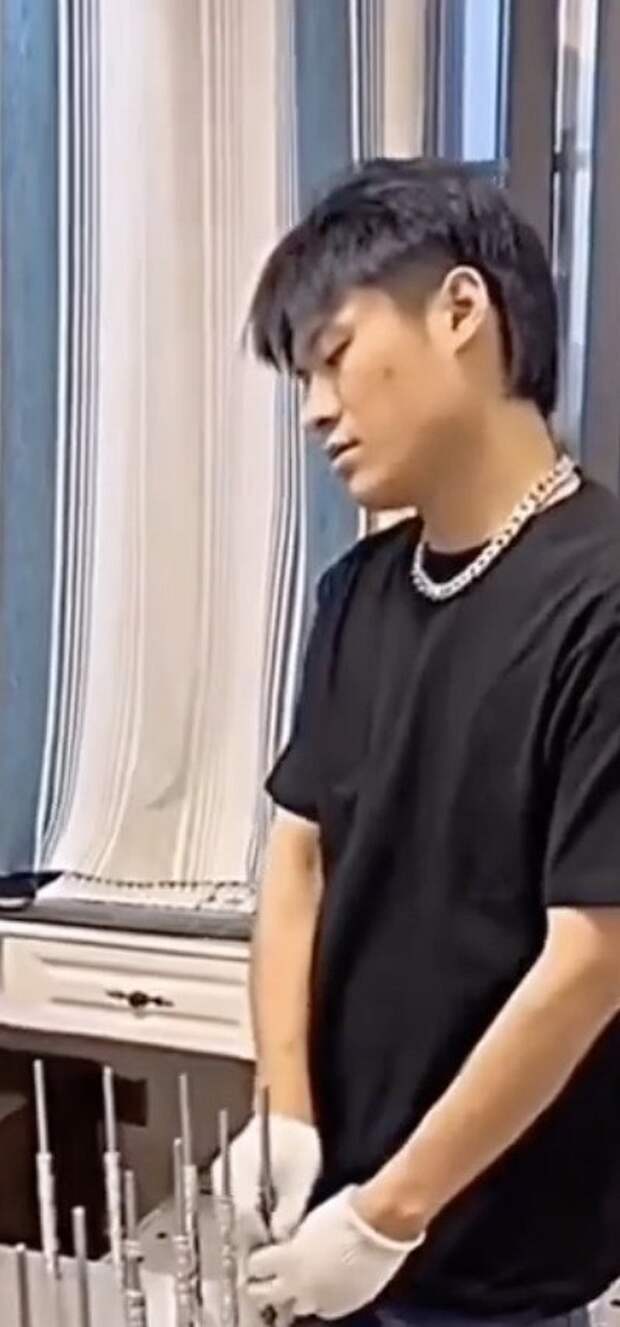 В России за такие подарки... счастливые дарители собирали бы свои выбитые зубы