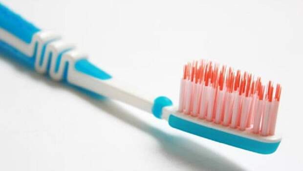 Почти каждая зубная щетка, изготовленная с 1930-х годов, все еще где-то в мире живет как кусок мусора. Как так произошло и можем ли мы что-то изменить