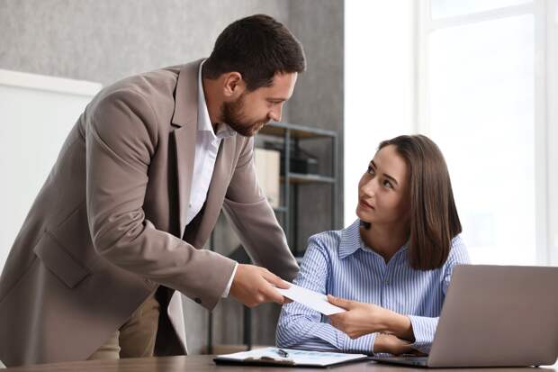 Эксперт: лето — плохое время просить повышения зарплаты