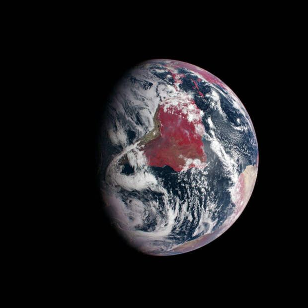 NASA ко Дню Земли показало лучшие снимки нашей планеты
