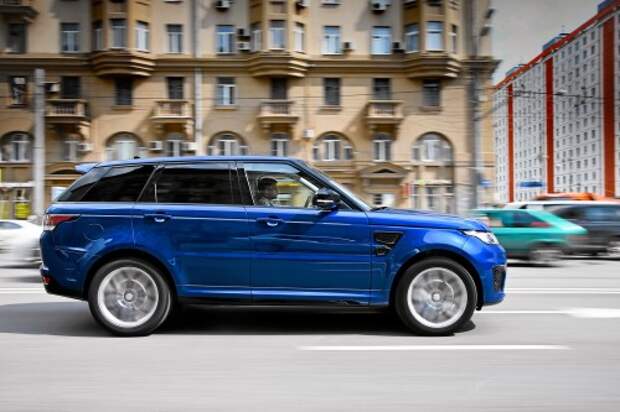 Цвет Estoril Blue – визитная карточка версии SVR. Заказать любой другой Range Rover такого же цвета невозможно.