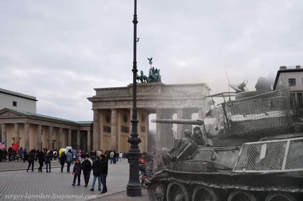 34 Берлин 1945-2010 Танк Т-34-85 с противокумулятивными экранами на Паризер платц..jpg