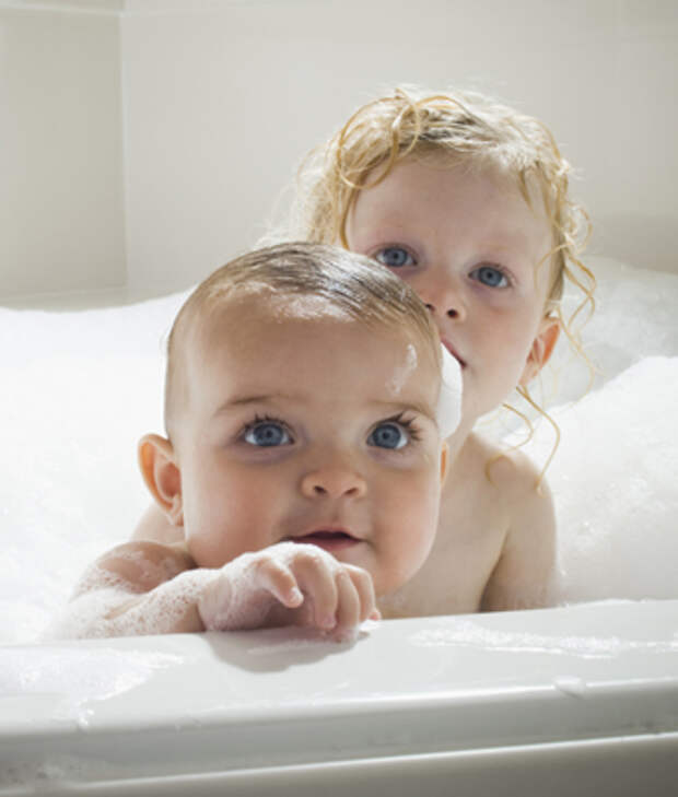 Sister bath. Brothers Bath time. Bath time sister. Bathing brothers Bath time. Sisters in Bath.