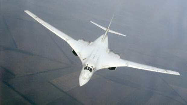 Сверхзвуковой стратегический бомбардировщик Ту-160. Архивное фото