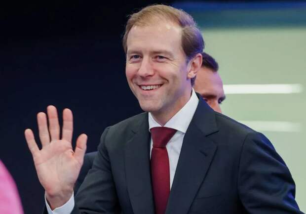 Героя Мантурову дали неспроста. У него рекорд: наш самый богатый чиновник. А начинал ведь сантехником-слесарем