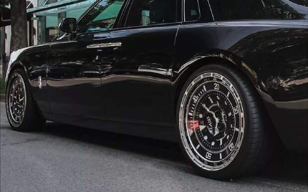 Скептики скажут «ИИ»: самые странные диски Rolls-Royce в мире