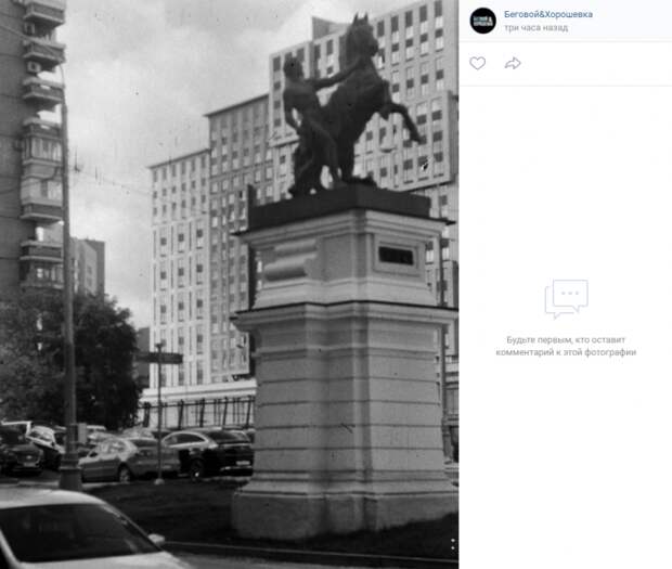 Фото дня: скульптуры в Беговом увековечил столетний фотоаппарат