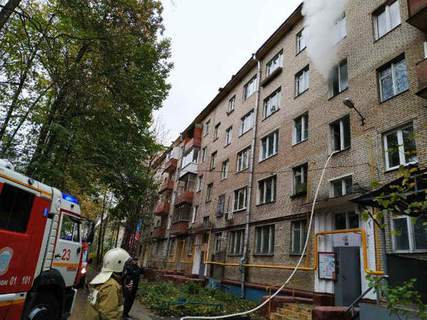 Пожар в Янтарном/фото МЧС по СВАО