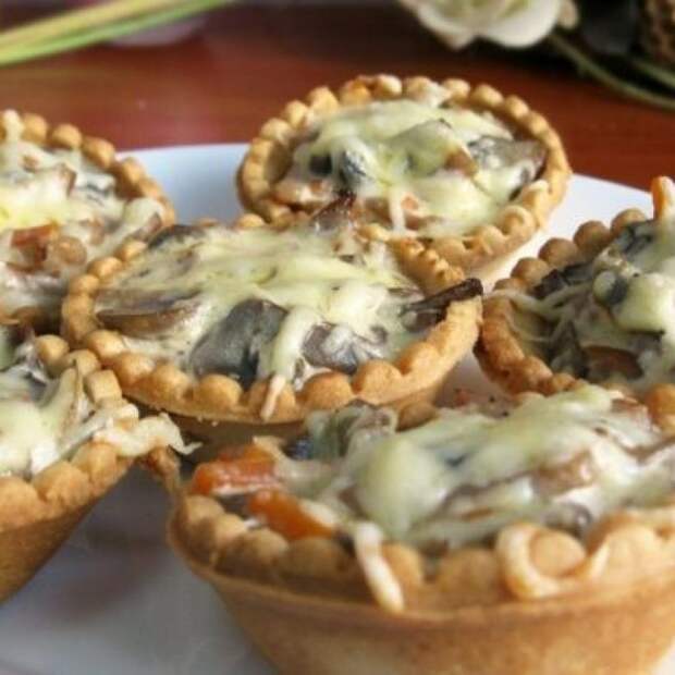 ШИКАРНАЯ ЗАКУСКА НА ПРАЗДНИЧНЫЙ СТОЛ – ЖЮЛЬЕН В ТАРТАЛЕТКАХ