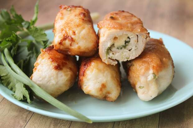 Простые, очень вкусные и сочные куриные рулетики с сыром