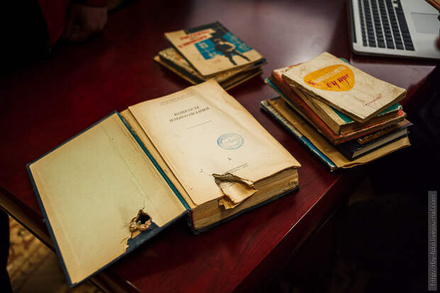 Директор Национальной библиотеки - Сацита Магомедовна Исраилова. Рассказала нам, как они по крупицам восстанавливают свою историю. грозный, прогулка, чечня