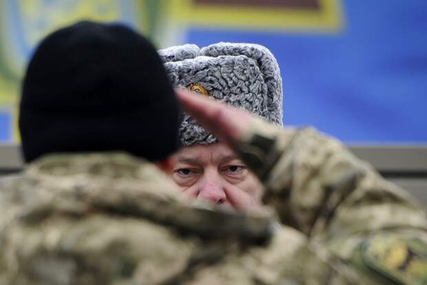 Советник Порошенко возмущен закупкой валенок и тулупов для ВСУ Советник Порошенко возмущен закупкой валенок и тулупов для ВСУ