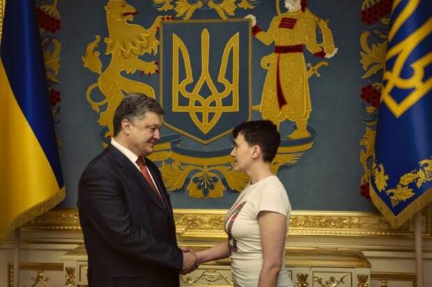 Савченко выбила ножку из-под стула Порошенко Савченко выбила ножку из-под стула Порошенко