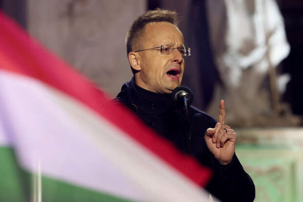 Орбан: Сийярто не может позвонить бабушке без прослушки иностранными спецслужбам