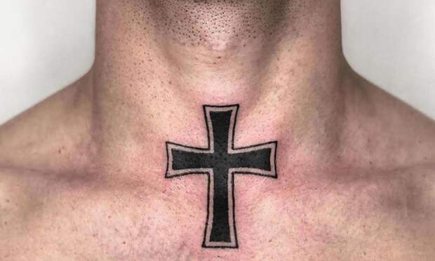 Татуировка на шее в виде креста исчезла через три месяца, оставив после себя мертвую плоть