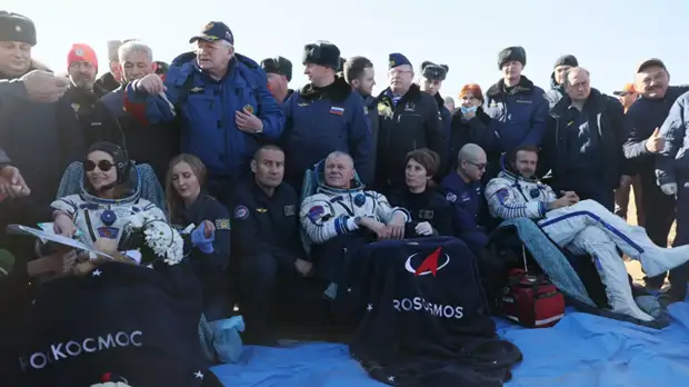 Врачи ЦПК рассказали о состоянии здоровья членов киноэкипажа