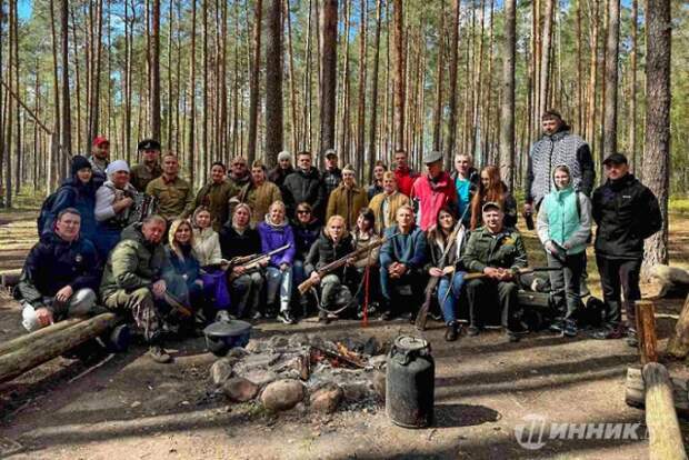 Оружие, документы, знаки отличия... Что еще увидели шинники во время похода в Кличевском районе.