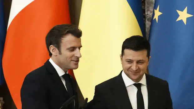 Макрон заявил о приверженности Зеленского соблюдению перемирия в Донбассе