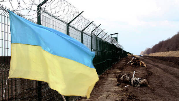 Украинский флаг на границе с Россией, архивное фото Украинский флаг на границе с Россией, архивное фото