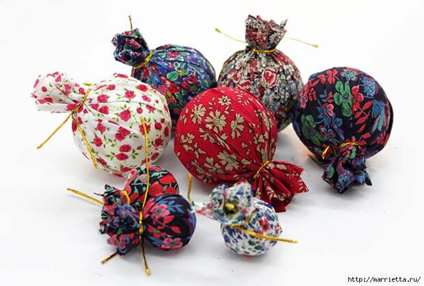Новогодние венки из елочных шаров (14) (700x473, 262Kb)