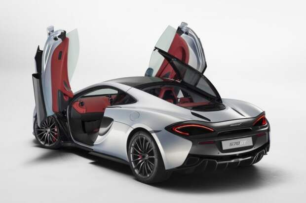 Компания McLaren представила спорткар с двумя багажниками