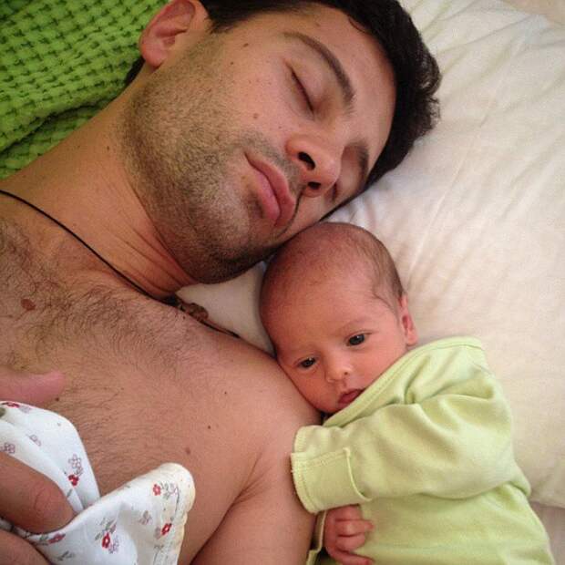 Будущие родители готовятся к непростым будням и особенно к недосыпу.  Фото: Instagram.