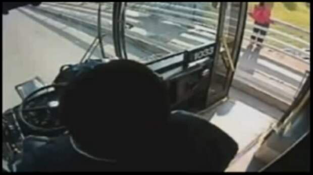This Bus Driver Was in the Right Place at The Right Time
