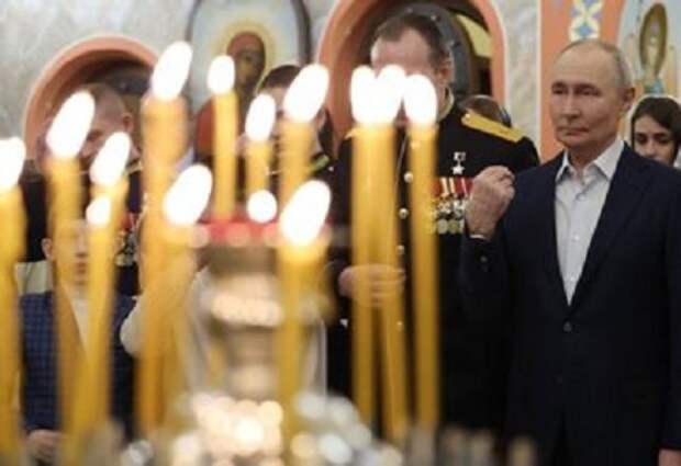 Путин посетил пасхальную службу в храме Христа Спасителя в Москве