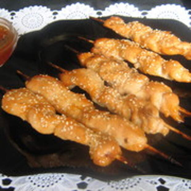 Шашлычок из куриной грудки под мармеладным маринадом.